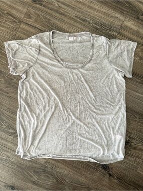 Make + Model Light Gray Scoop Neck Tee